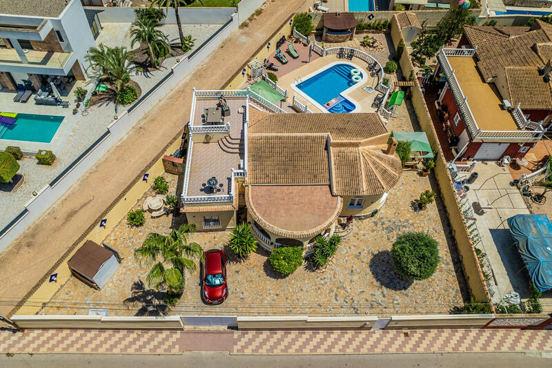 Villa en venta en Torrevieja, Alicante