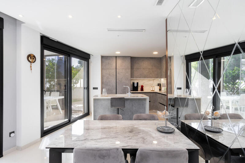 3 спальная комната вилла продается