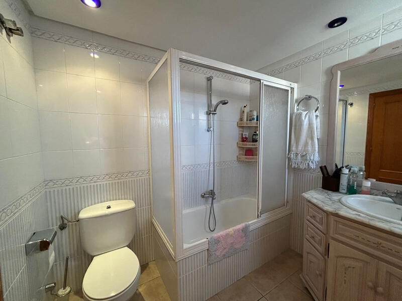 3 slaapkamer Gezinswoning Te koop