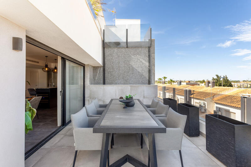 3 bedroom Apartment for sale