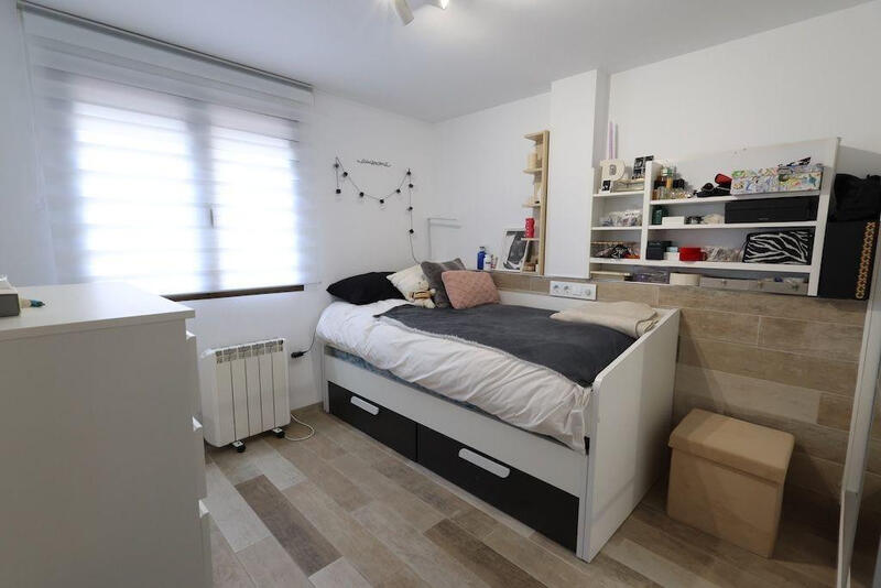 4 bedroom Apartment for sale