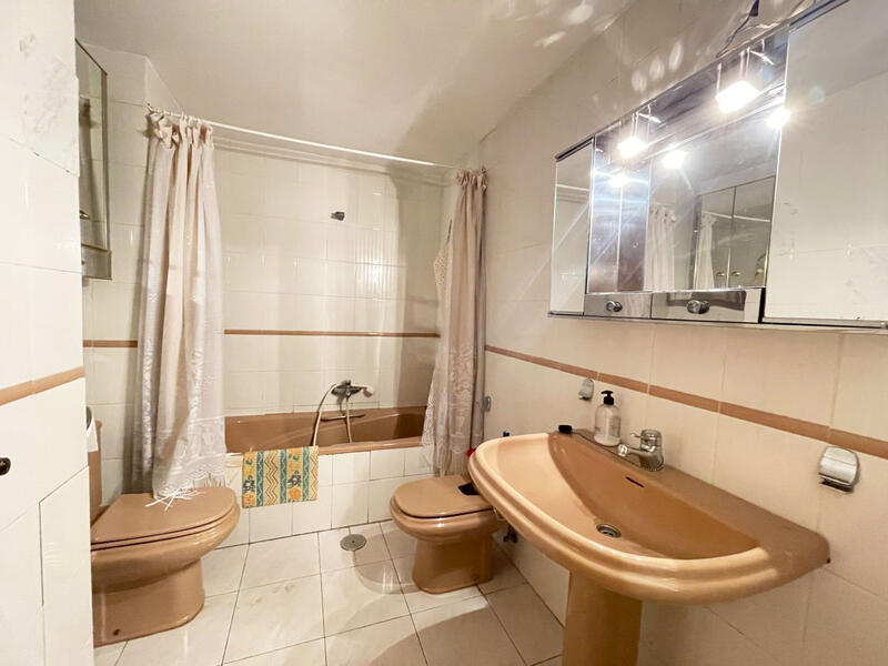 4 bedroom Apartment for sale