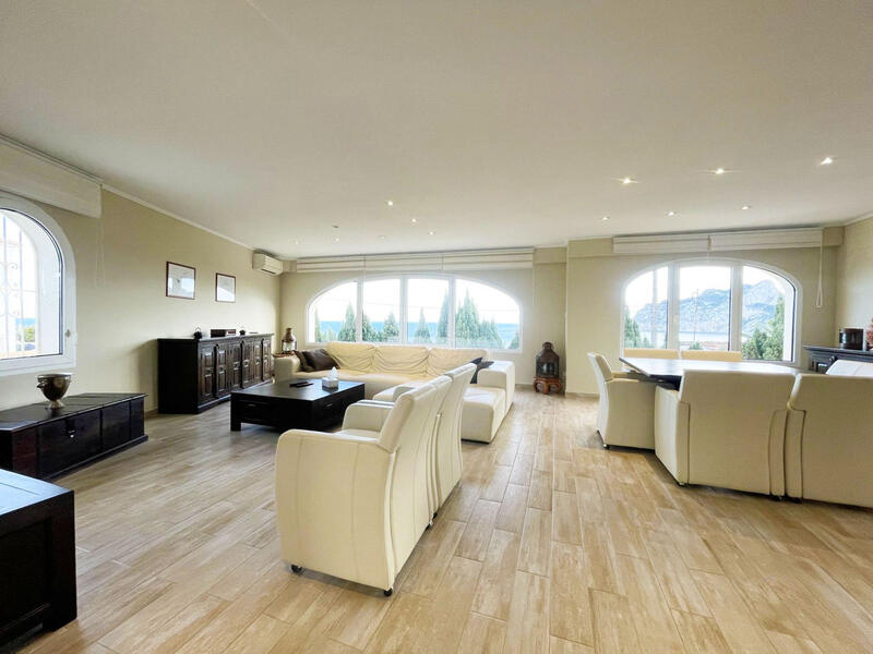 6 bedroom Villa for sale