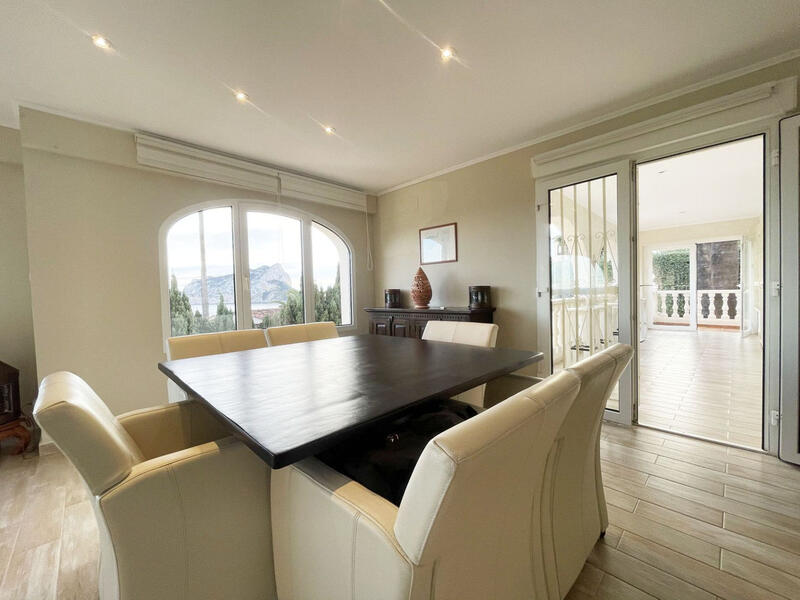 6 bedroom Villa for sale