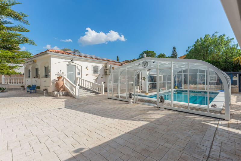 Villa til salgs i Busot, Alicante