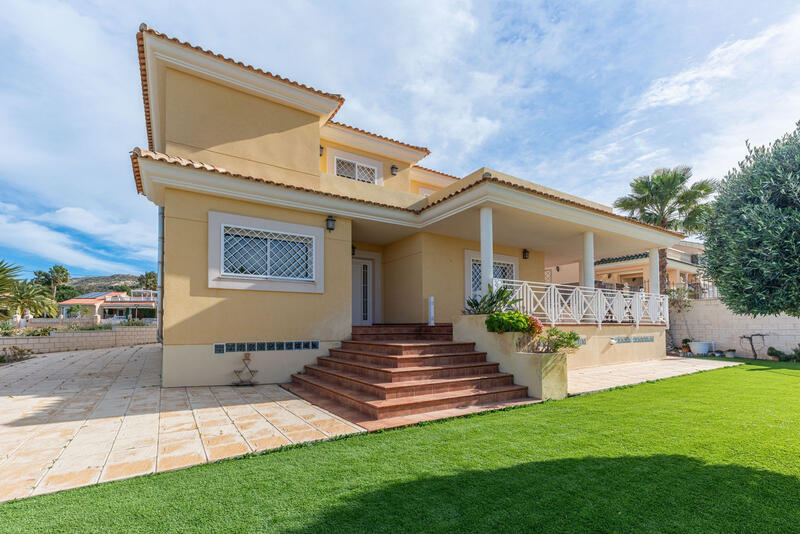 5 спальная комната вилла продается