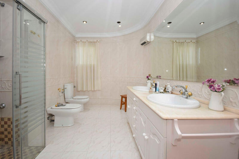 7 Schlafzimmer Villa zu verkaufen