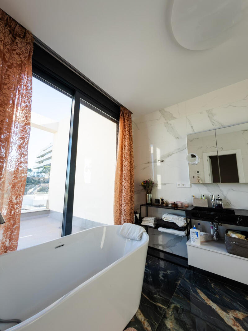 6 bedroom Villa for sale