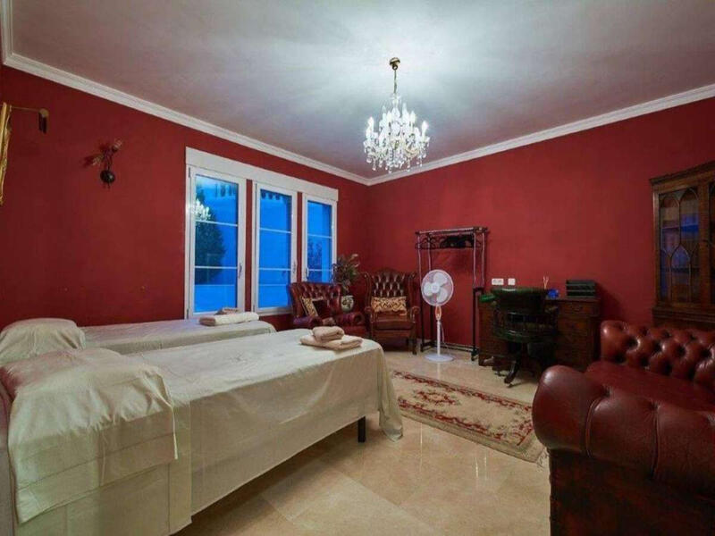 4 спальная комната вилла продается