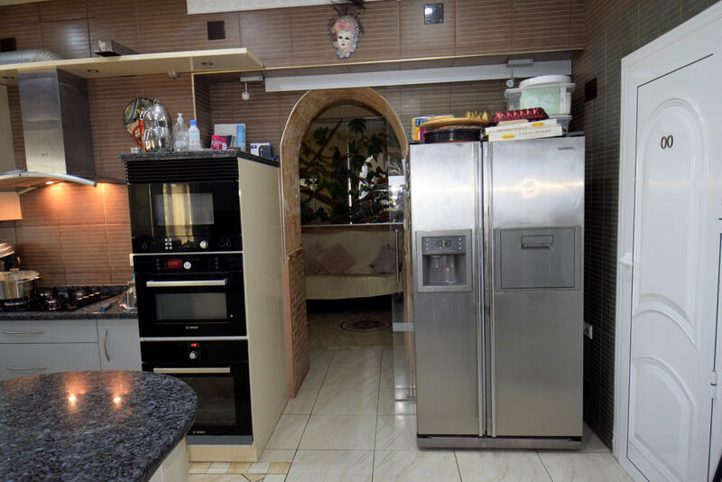 6 sovrum Villa till salu