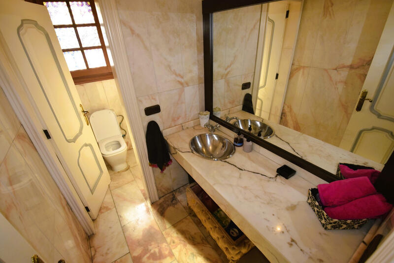 9 sovrum Villa till salu