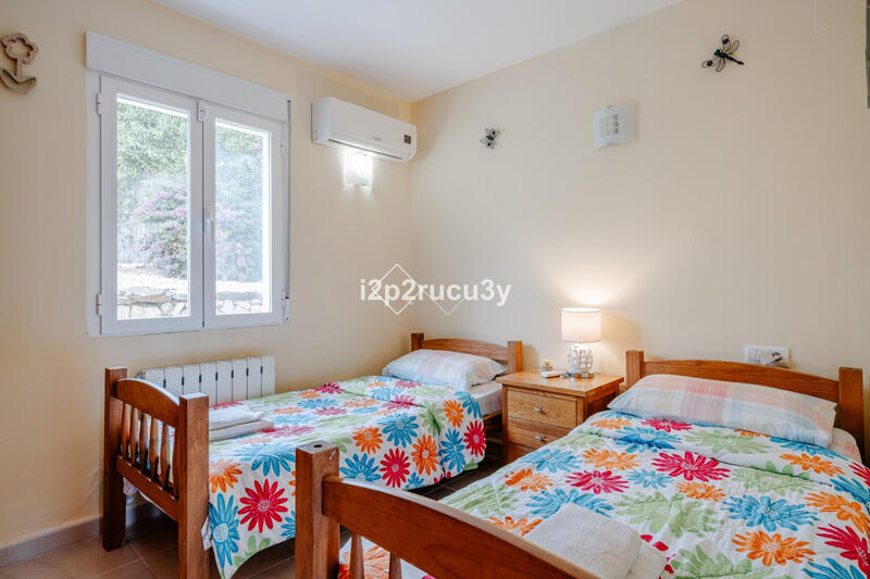 6 спальная комната вилла продается