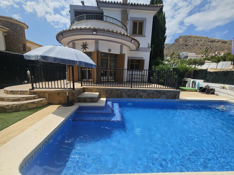 Villa en venta en Finestrat, Alicante