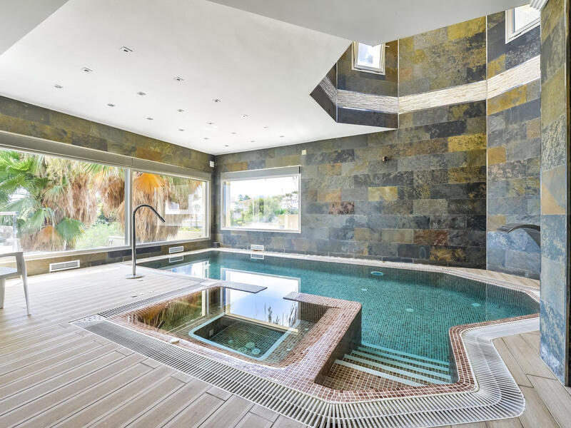 5 bedroom Villa for sale