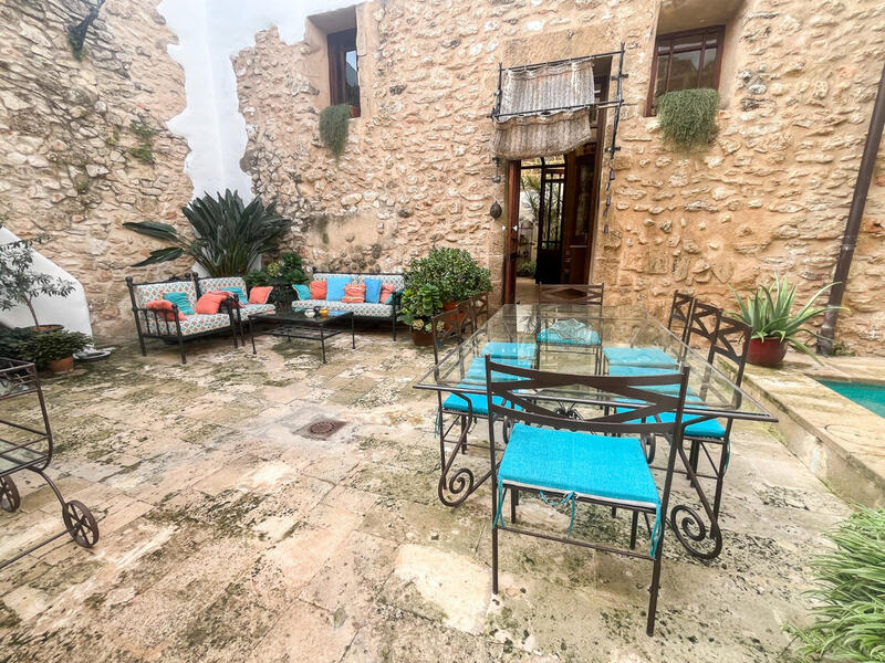 7 bedroom Villa for sale