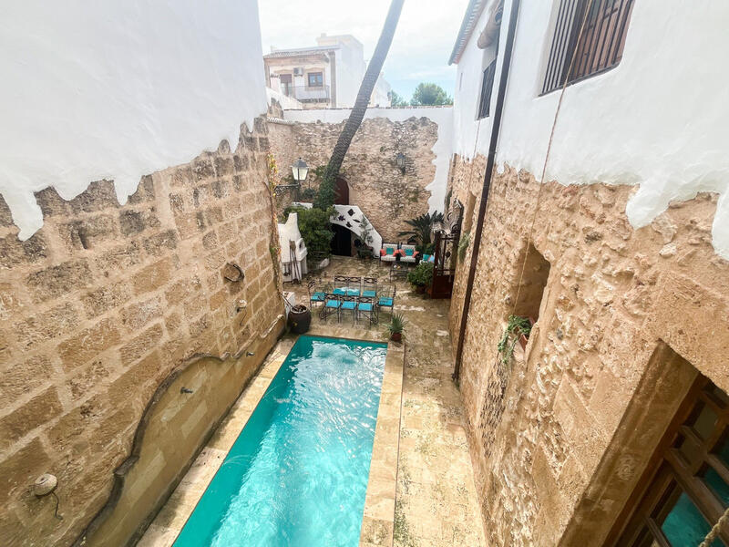 7 bedroom Villa for sale