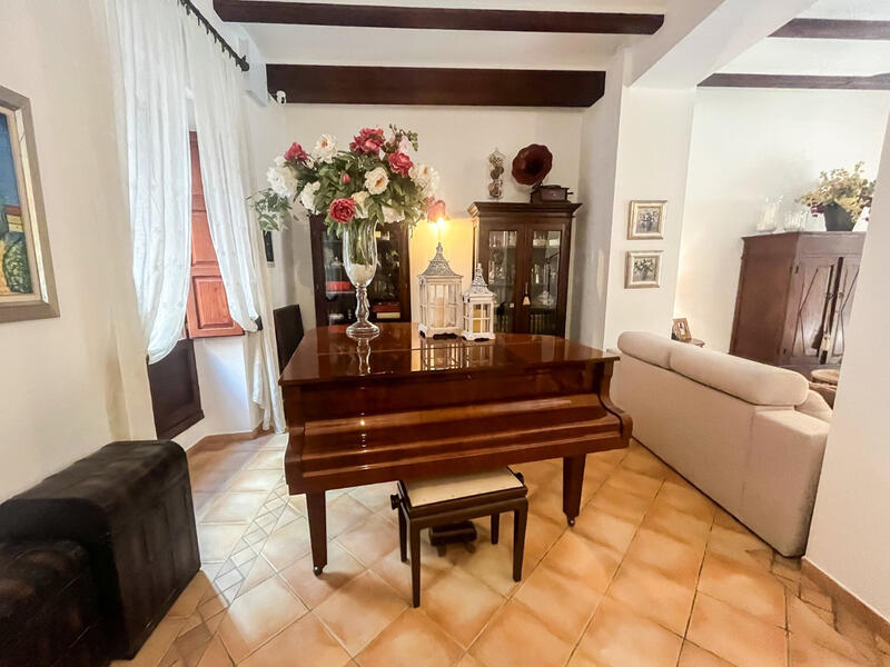 7 bedroom Villa for sale