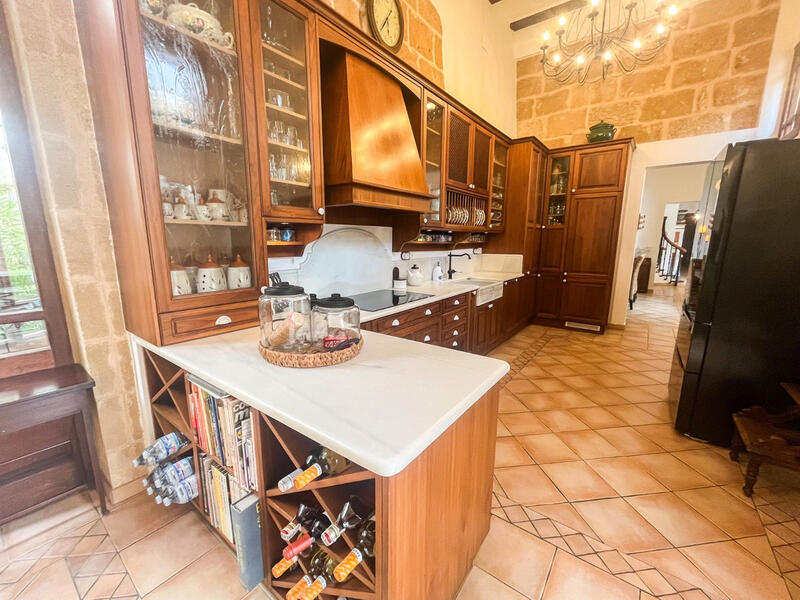 7 bedroom Villa for sale