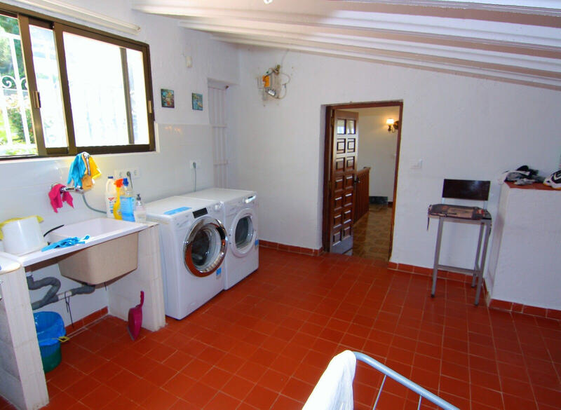 6 bedroom Villa for sale