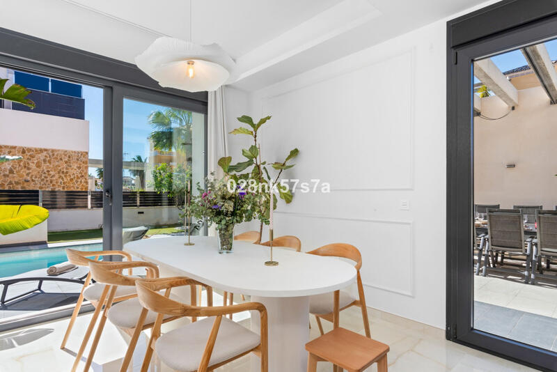 4 bedroom Villa for sale