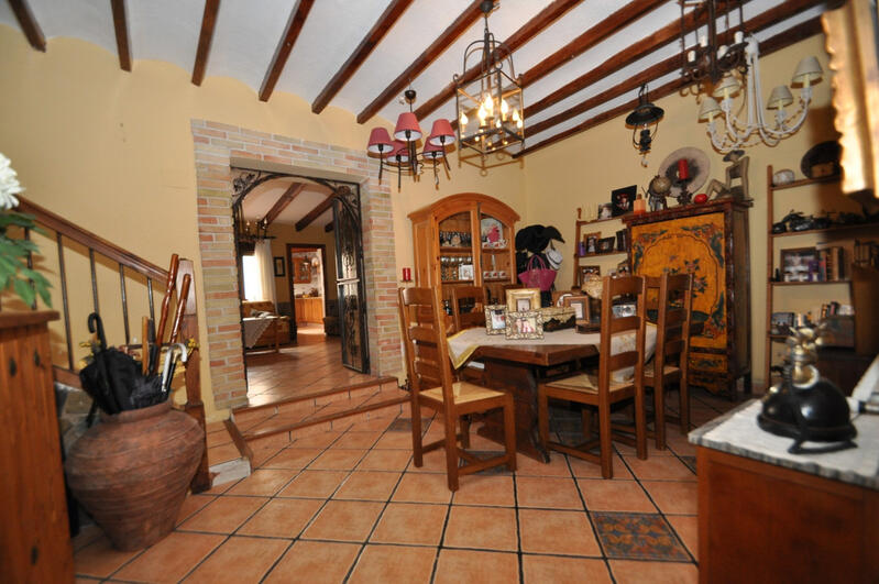 4 slaapkamer Gezinswoning Te koop