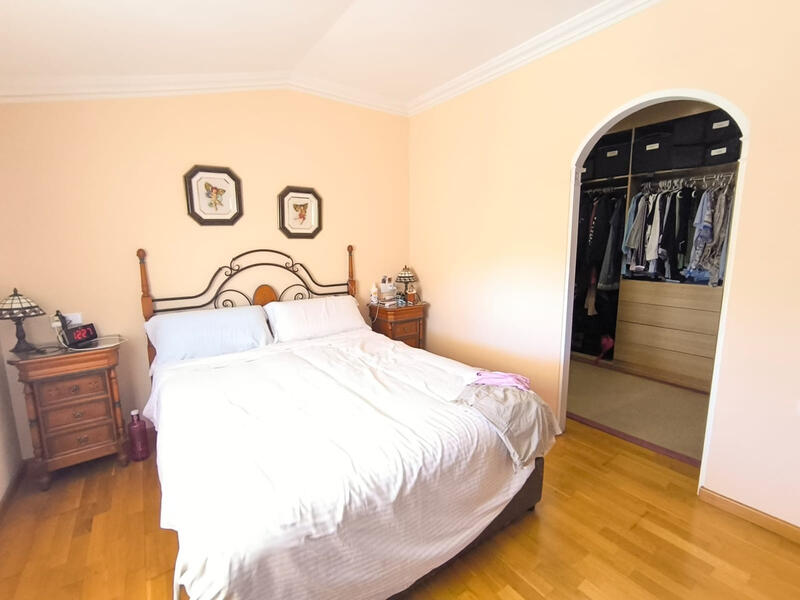 6 bedroom Villa for sale