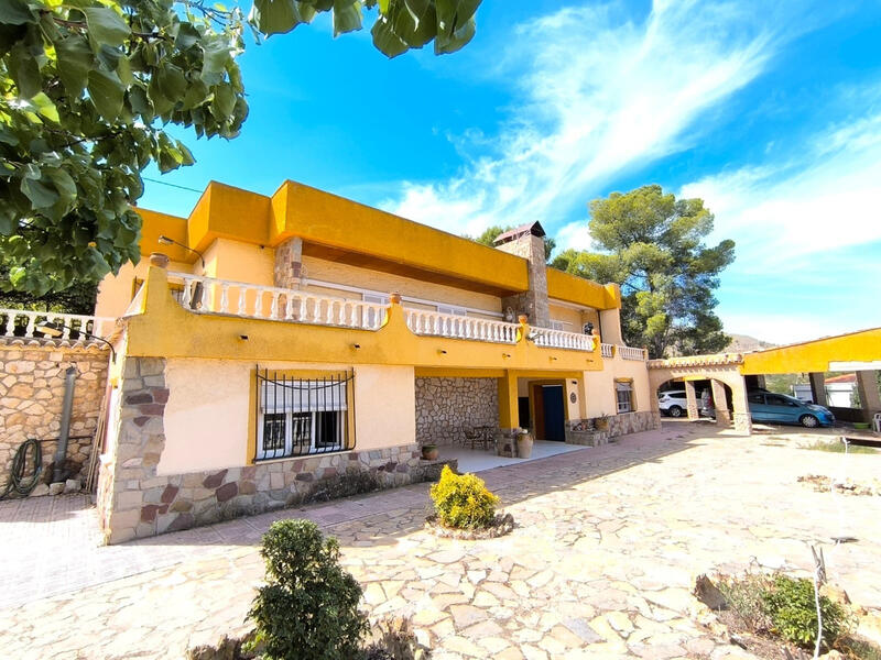 Villa for sale in Yecla, Murcia