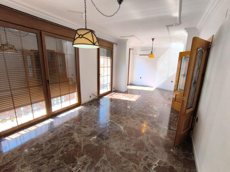 5 bedroom Townhouse for sale