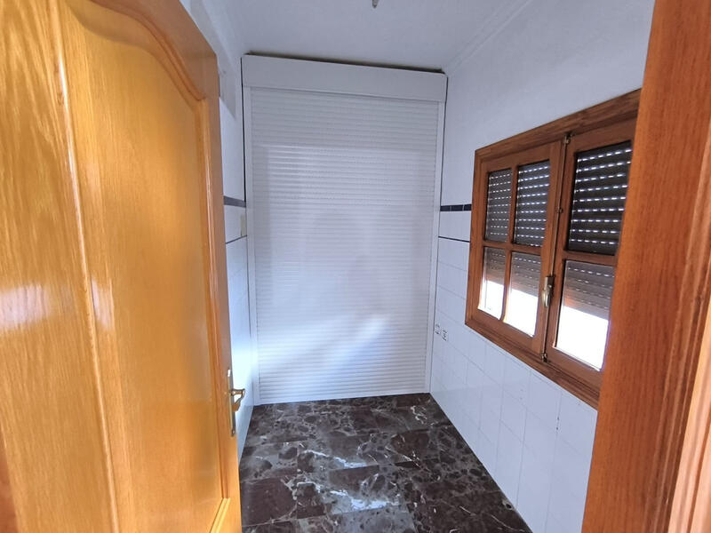 5 bedroom Townhouse for sale