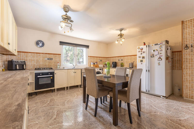 12 спальная комната Деревенский Дом продается