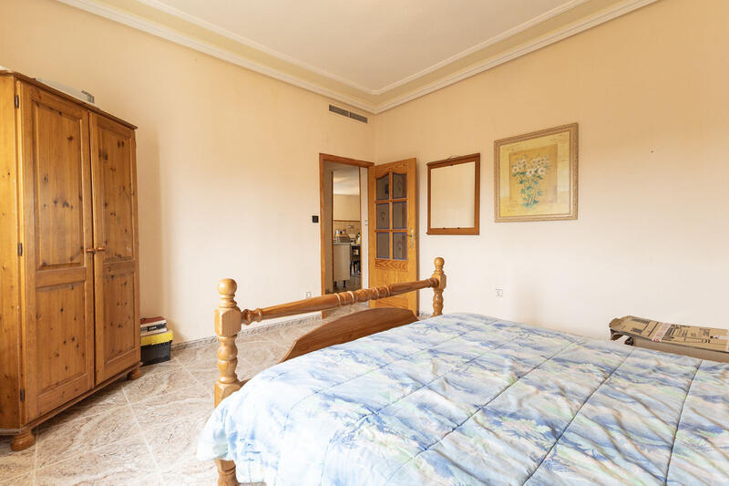 12 спальная комната Деревенский Дом продается