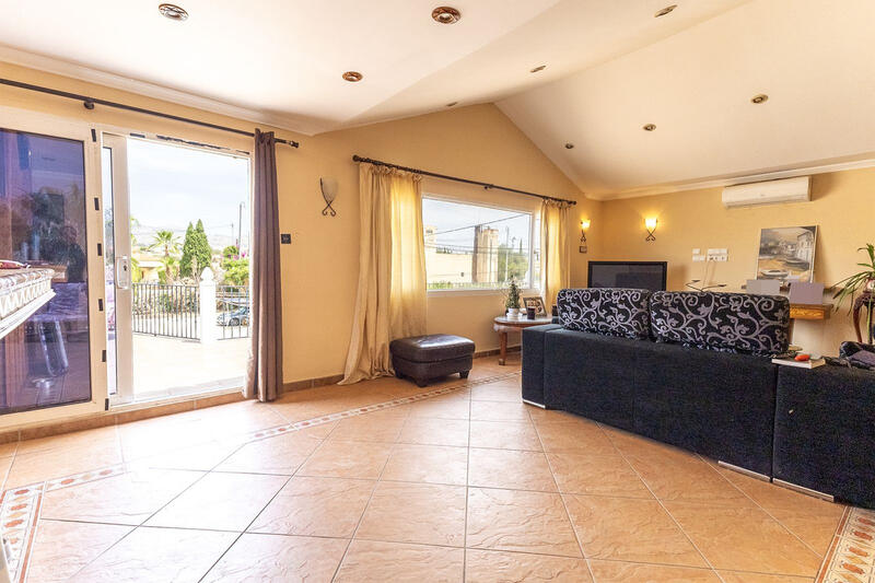 12 спальная комната Деревенский Дом продается