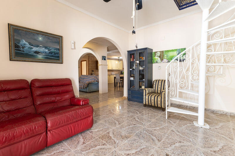 12 спальная комната Деревенский Дом продается