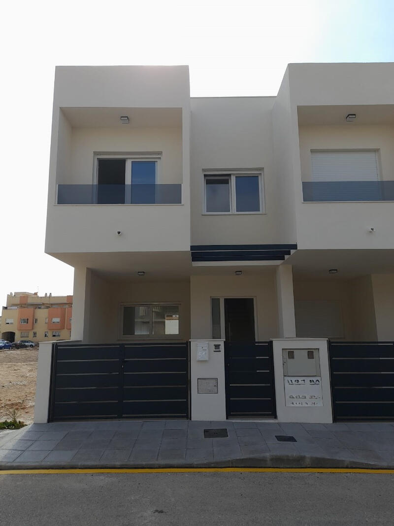 3 bedroom Townhouse for sale