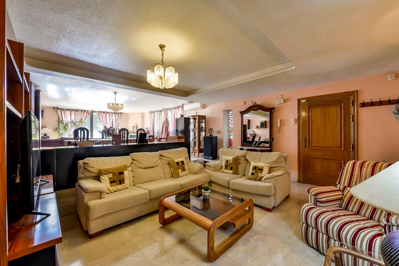 6 bedroom Villa for sale