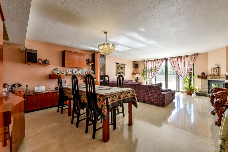 6 bedroom Villa for sale