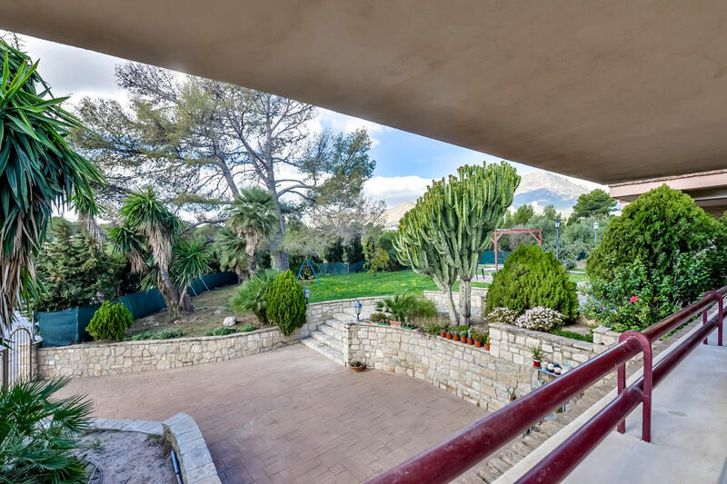 6 bedroom Villa for sale