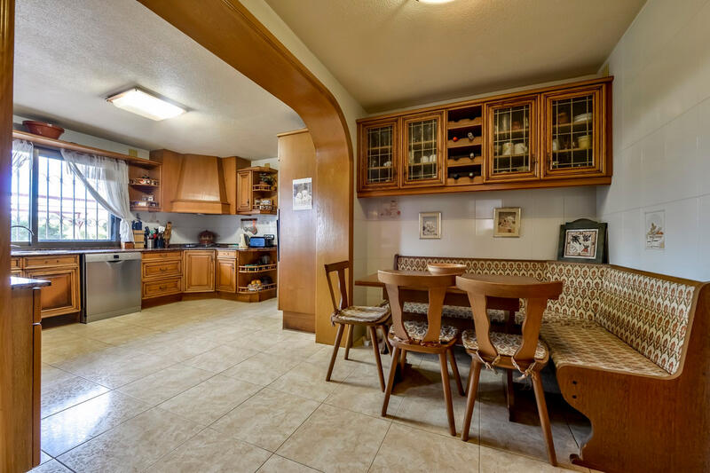 6 bedroom Villa for sale