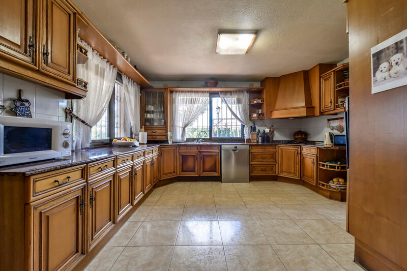 6 bedroom Villa for sale