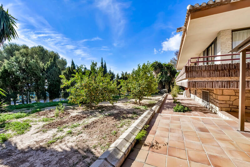 6 bedroom Villa for sale