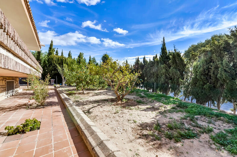 6 bedroom Villa for sale