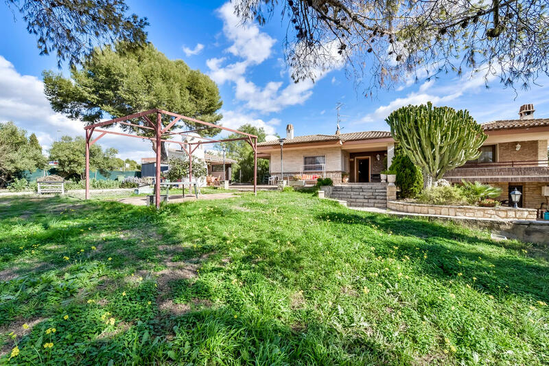 6 bedroom Villa for sale