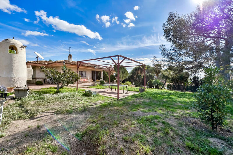 6 bedroom Villa for sale