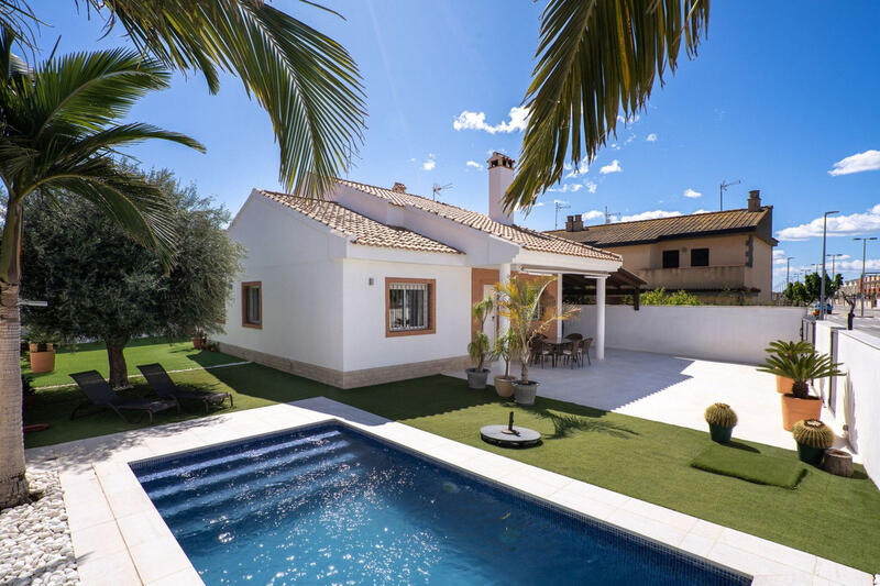 Villa for sale in Pilar de la Horadada, Alicante