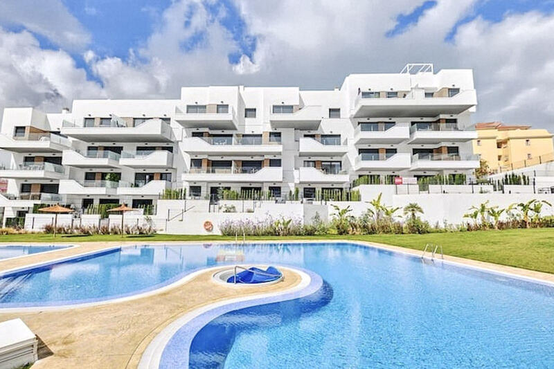 Apartamento en venta en Villamartin, Alicante