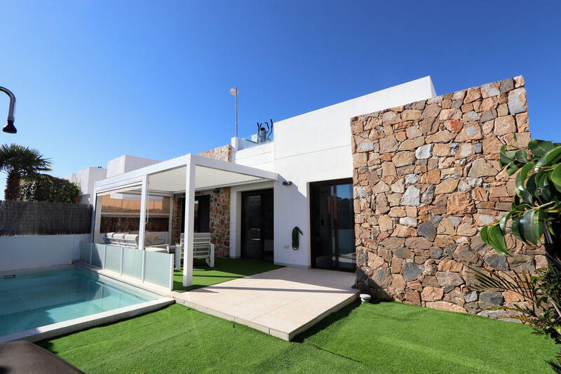 Villa zu verkaufen in Cabo Roig, Alicante