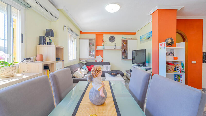 2 slaapkamer Gezinswoning Te koop