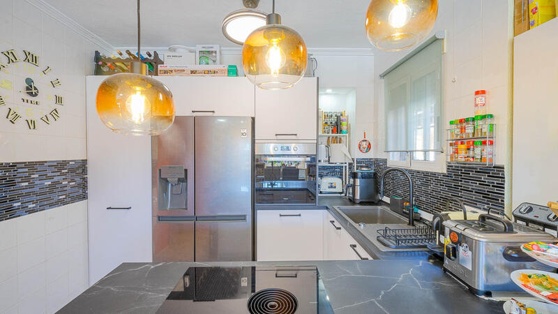 2 slaapkamer Gezinswoning Te koop