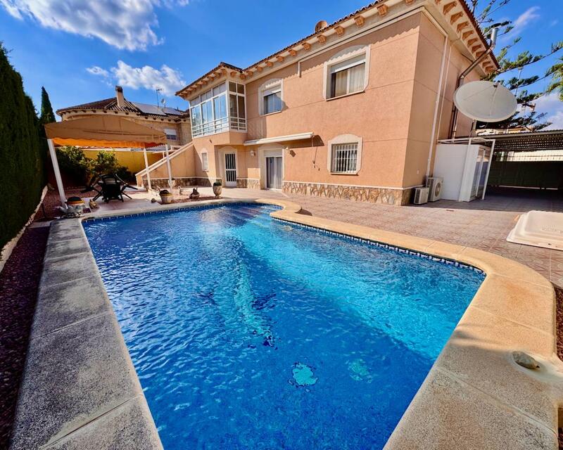 Villa zu verkaufen in Benferri, Alicante