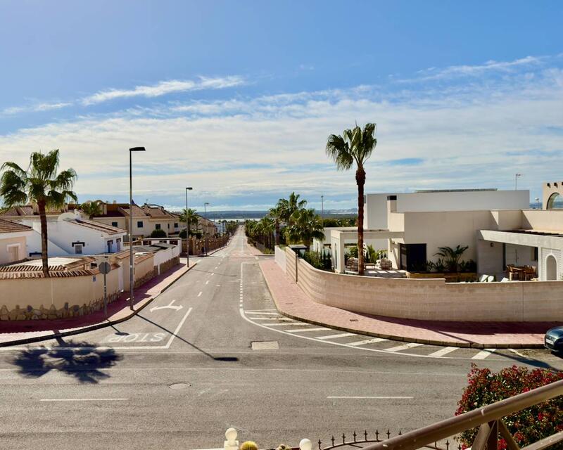 3 bedroom Townhouse for sale